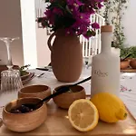Ethos Vegan Fira, Santorini 酒店 *